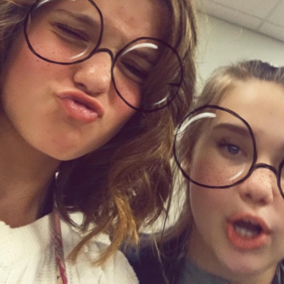 Meet your Posher, Kella - Picture 1 of 1